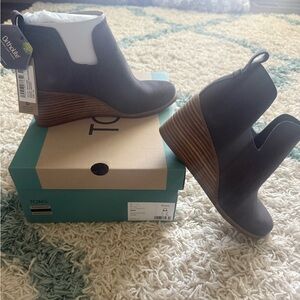 Brand new Toms Wedges